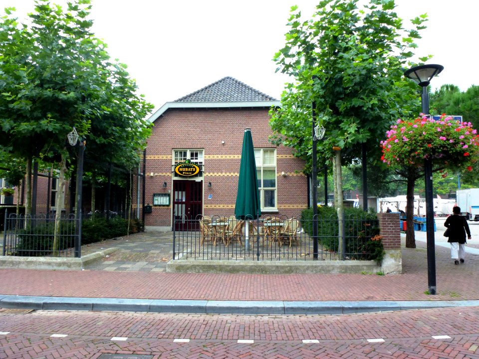 Oss (NL) Eikenboomgaard 10 schoolgebouw (01)