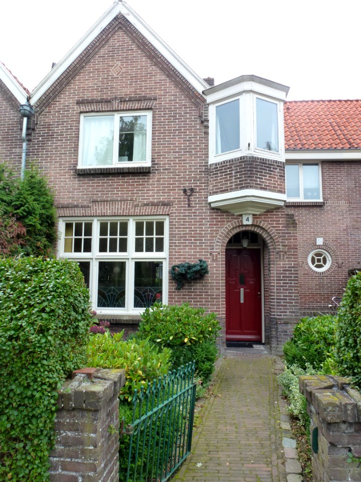 Oss (NL) Dr.Hermanslaan 4