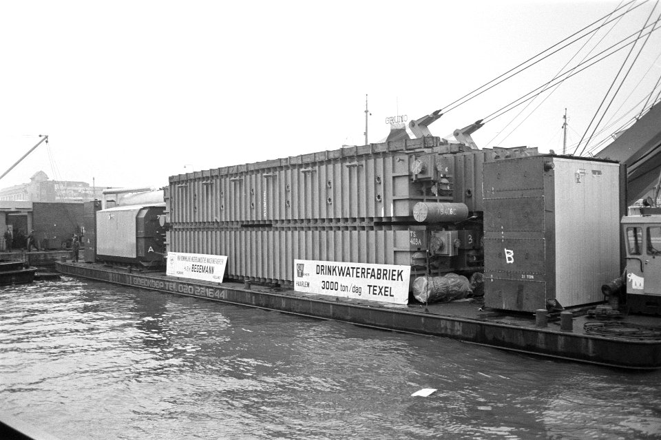 Opdracht Texelse Courant , schip Beemster met waterontziltingsapparatuur in Am, Bestanddeelnr 925-2834