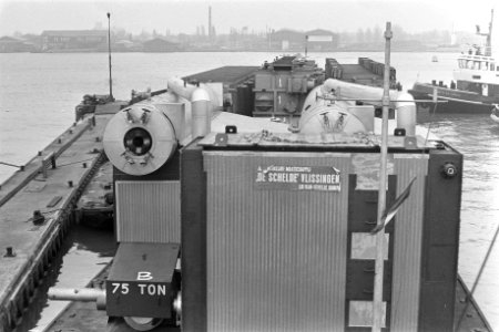 Opdracht Texelse Courant , schip Beemster met waterontziltingsapparatuur in Am, Bestanddeelnr 925-2838