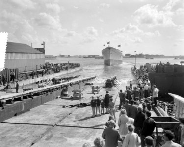 Opdracht Tewaterlating Aida III bij Zaanl Scheepbouw, Bestanddeelnr 912-8281