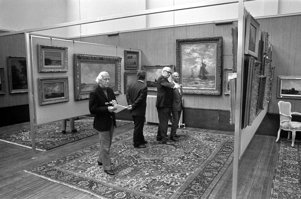 Opdracht Rotterdams Nieuwsblad , kijkdag schilderijenveiling Mak van Waay, Bestanddeelnr 926-7113