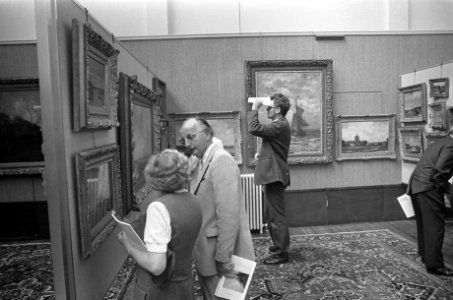 Opdracht Rotterdams Nieuwsblad , kijkdag schilderijenveiling Mak van Waay, Bestanddeelnr 926-7110
