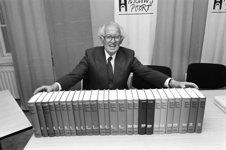 Opdracht Rooderkerk Production Den Haag , dr. L. de Jong pres. 12e en laatste , Bestanddeelnr 934-2374
