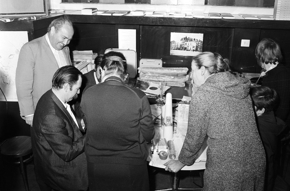 Opdracht Rotterdammer Radioprogramma Spitsuur in Rotterdam van Henk van Stipr, Bestanddeelnr 924-1156