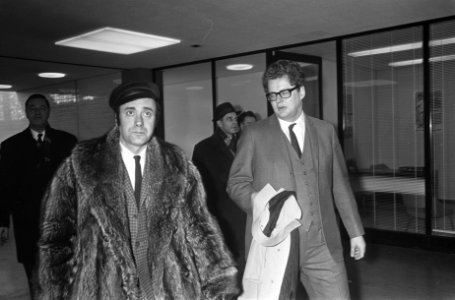 Opdracht Telegraaf. Victor Spinnetti aankomst Schiphol, Bestanddeelnr 920-9418