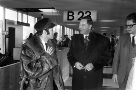 Opdracht Telegraaf. Victor Spinnetti aankomst Schiphol, Bestanddeelnr 920-9419