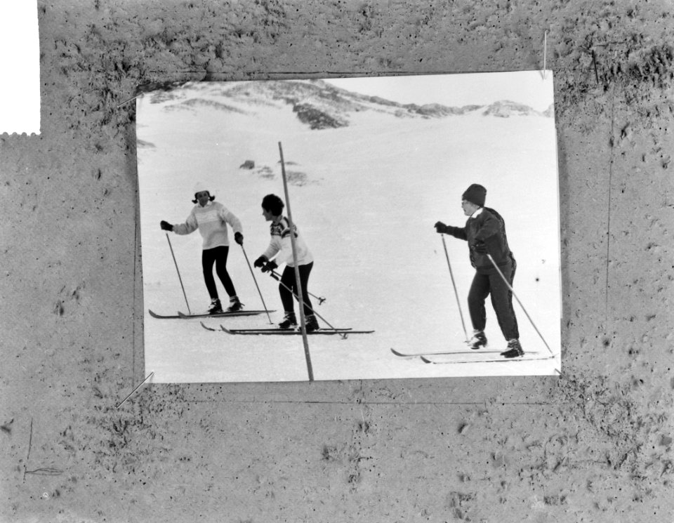 Opdracht Telegraaf, skiërs (oude), Bestanddeelnr 917-2914