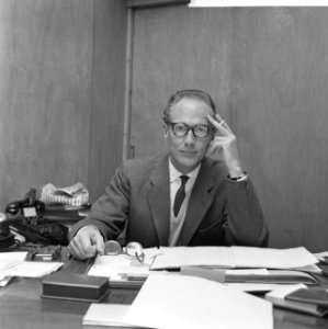 Opdracht Telegraaf, Guus Oster (kop), Bestanddeelnr 918-2702