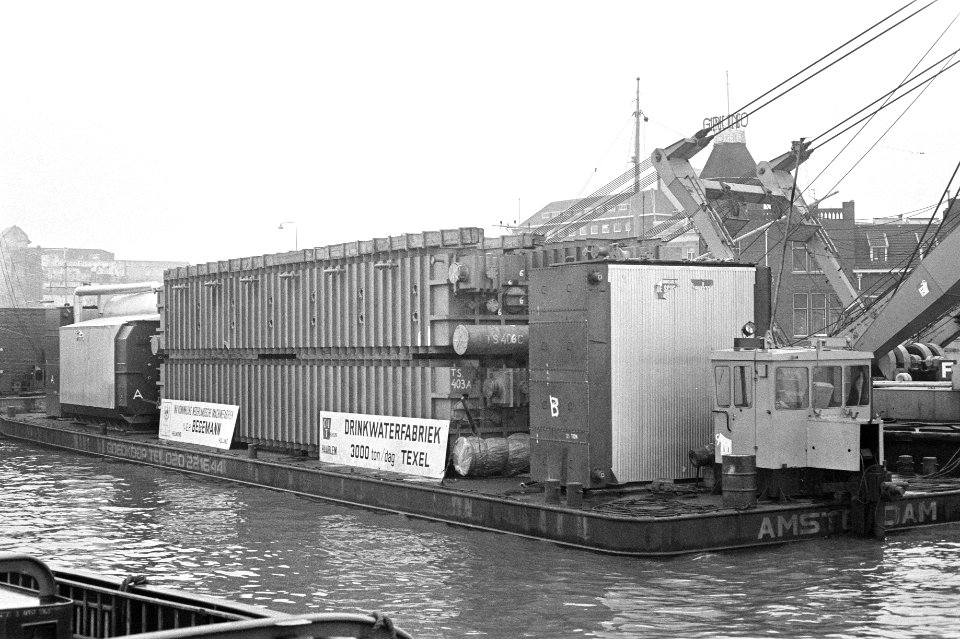 Opdracht Texelse Courant , schip Beemster met waterontziltingsapparatuur in Am, Bestanddeelnr 925-2836