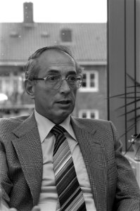 Opdracht Financieele Dagblad Arie Groenevelt , Industriebond FNV , koppen, Bestanddeelnr 932-2973
