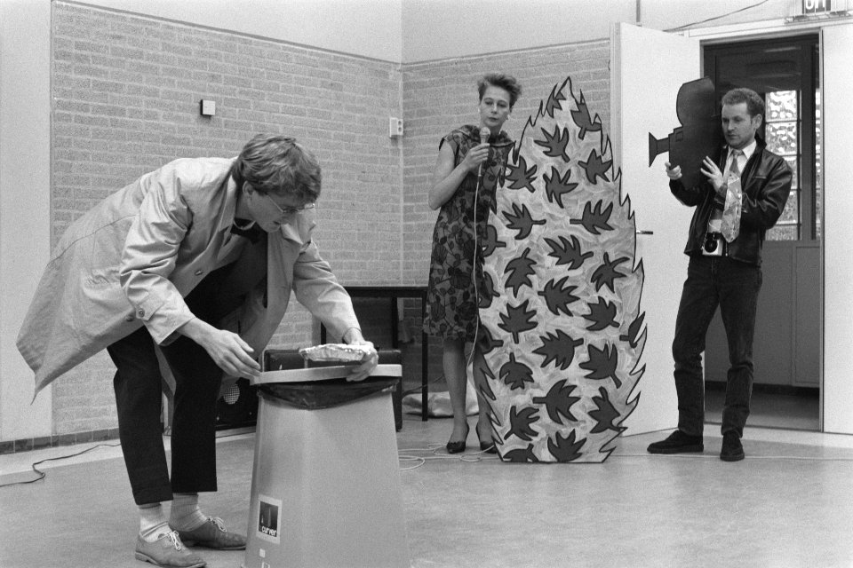 Opdracht Touw toneel voor minima in buurthuis Quellijncentrum, Amsterdam, Bestanddeelnr 934-1263