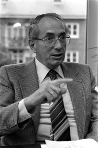 Opdracht Financieele Dagblad Arie Groenevelt , Industriebond FNV , koppen, Bestanddeelnr 932-2972