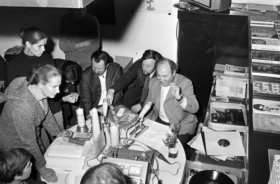 Opdracht Rotterdammer Radioprogramma Spitsuur in Rotterdam van Henk van Stipr, Bestanddeelnr 924-1155