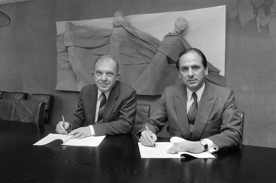 Opdracht Financieel Dagblad de heer Stevens (r) en de heer Nobel (l), Bestanddeelnr 933-9621