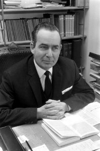 Opdracht Elsevier, Dominee Schneider, Bestanddeelnr 920-1004