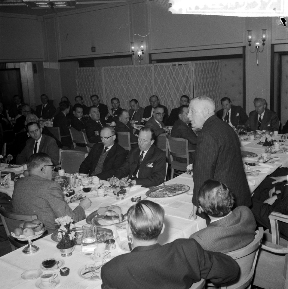 Opdracht Revue der Reclame, public lunch, Bestanddeelnr 912-1337