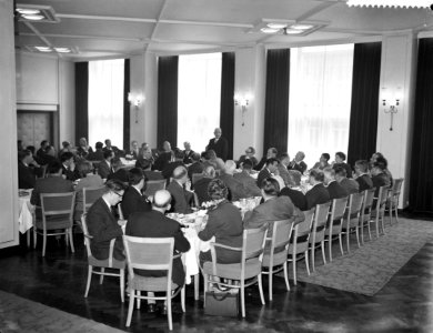 Opdracht Revue der Reclame, public lunch, Bestanddeelnr 912-1332