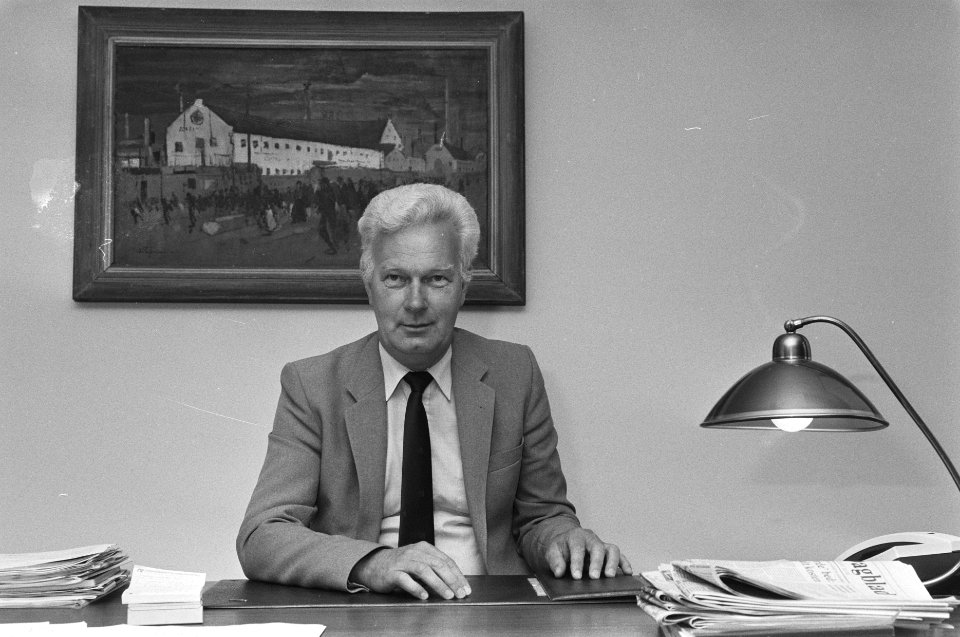 Opdracht Financieel Dagblad G. A. Bakker (directeur Gewestelijk Arbeidsbureau , Bestanddeelnr 934-0162