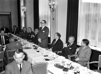Opdracht Revue der Reclame, public lunch, Bestanddeelnr 912-1331