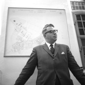 Opdracht reportage over plaatsje Elburg, burgemeester van Elburg, vervallen, Bestanddeelnr 917-1546