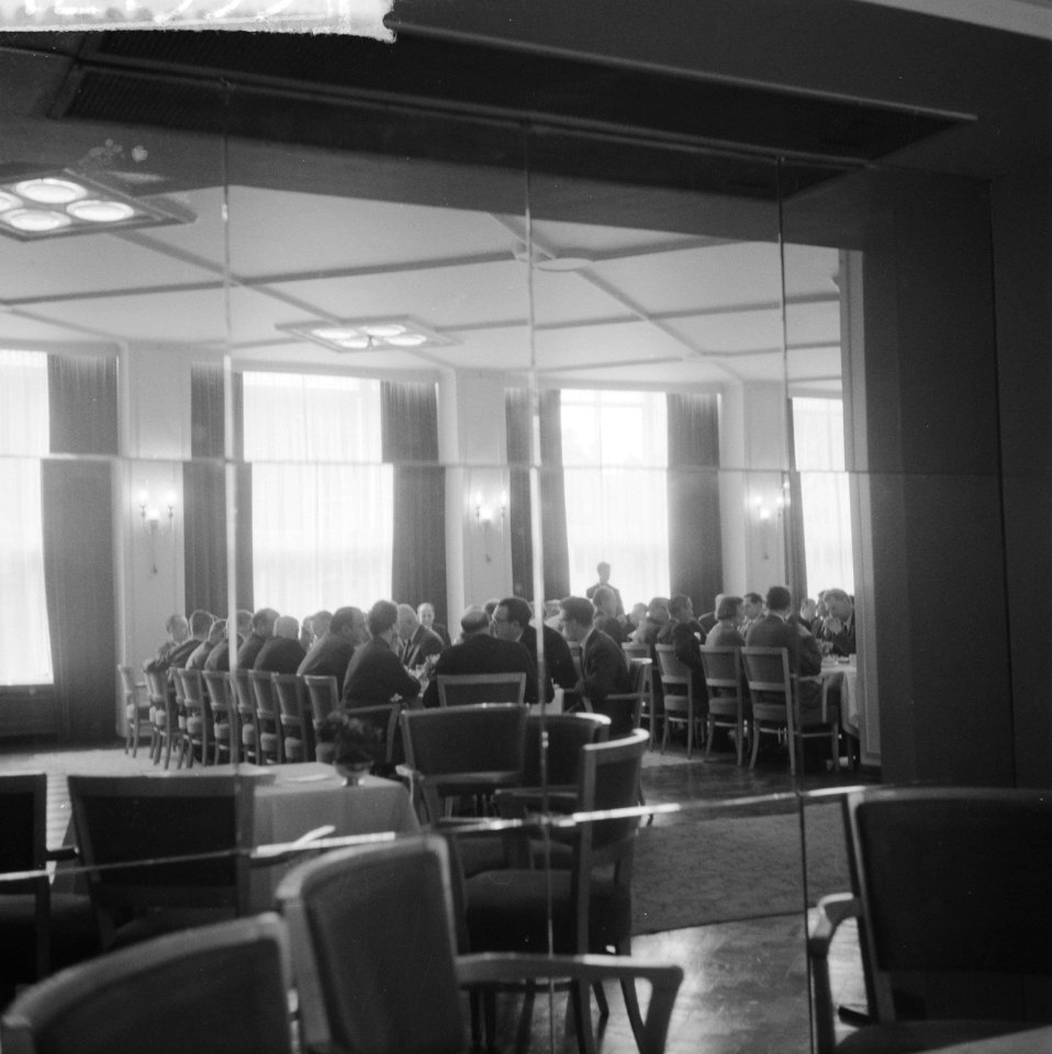 Opdracht Revue der Reclame, public lunch, Bestanddeelnr 912-1335