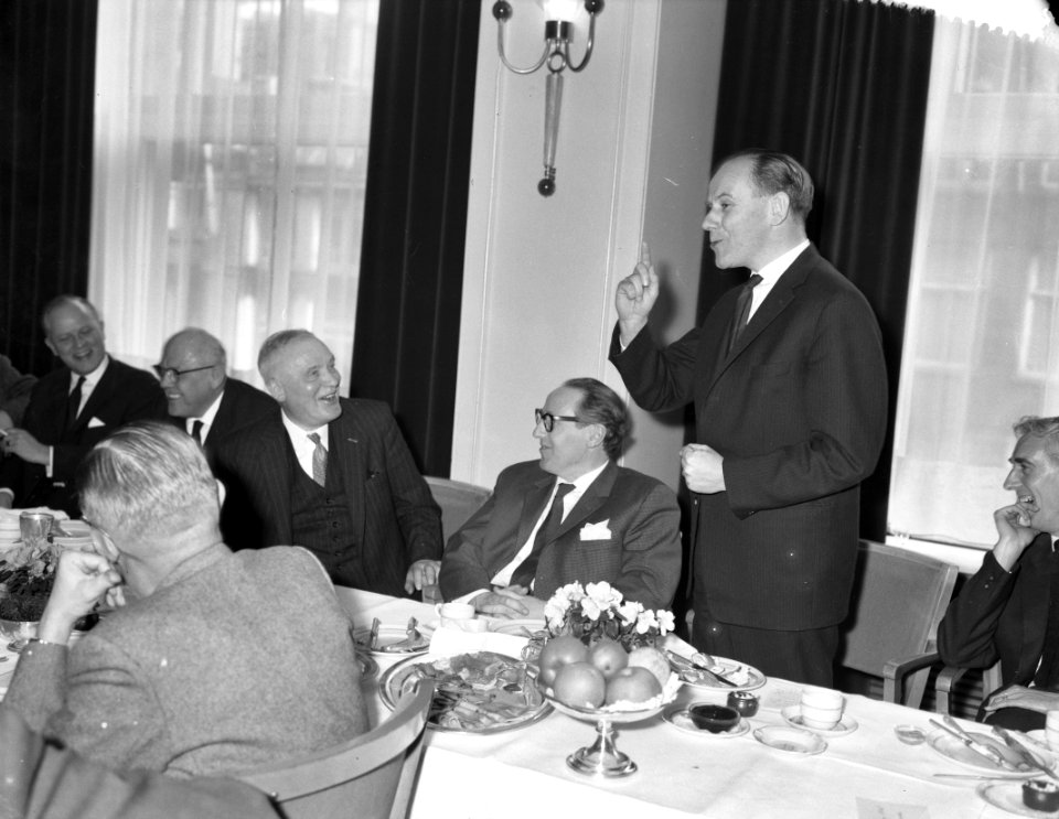 Opdracht Revue der Reclame, public lunch, Bestanddeelnr 912-1333