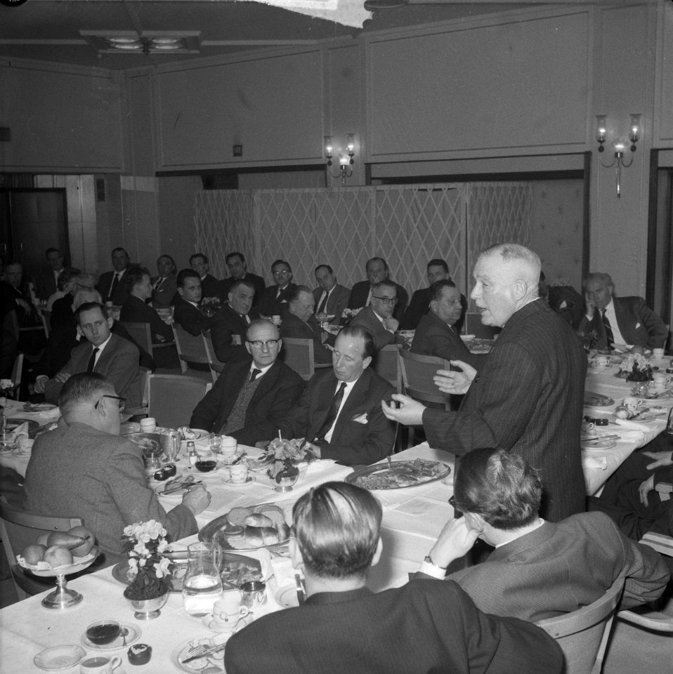 Opdracht Revue der Reclame, public lunch, Bestanddeelnr 912-1329