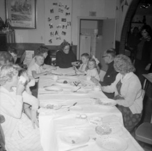Opdracht Telegraaf, de Nederlandse Josephine Baker in Driebergen met haar kinder, Bestanddeelnr 916-9491