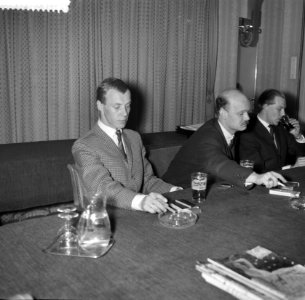 Opdracht Revue de Reclamebespreking in Hotel Polen, Bestanddeelnr 912-2452