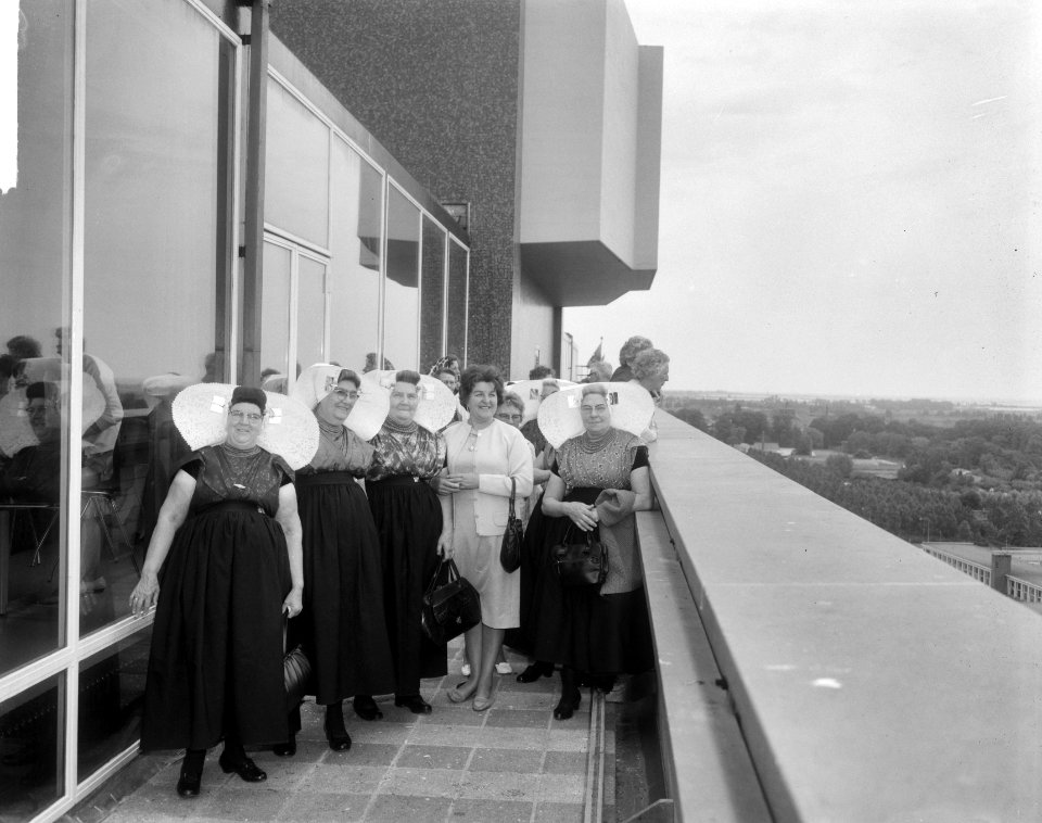 Opdracht Spar (Zeeuwse vrouwen), Bestanddeelnr 917-9248
