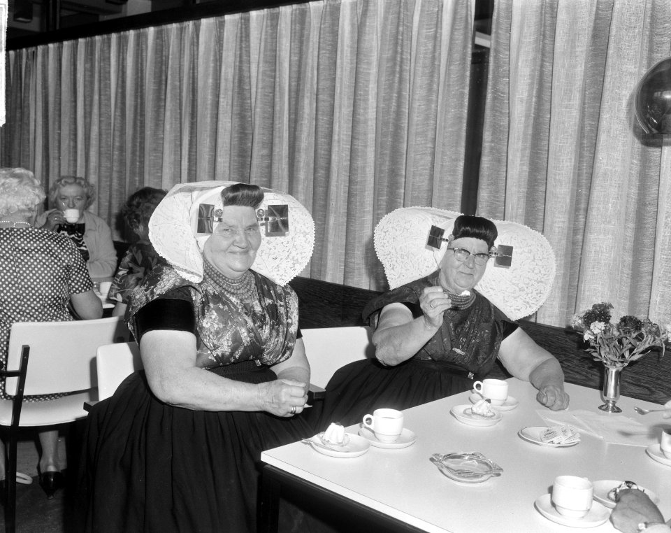 Opdracht Spar (Zeeuwse vrouwen), Bestanddeelnr 917-9241