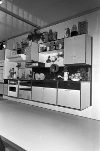 Opdracht Parool, huishoudbeurs, hangende Bruynzeel-keuken Aquila, Bestanddeelnr 920-1954