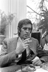 Opdracht Parool, Bert de Vries (kop), (tv-presentator TROS), Bestanddeelnr 927-5817