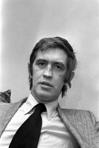 Opdracht Parool, Bert de Vries (kop), (tv-presentator TROS), Bestanddeelnr 927-5818