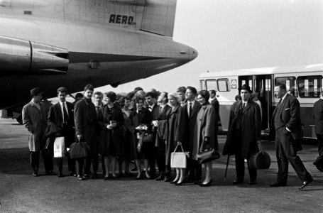 Opdracht Pols, aankomst artsen op Schiphol, Bestanddeelnr 915-0718