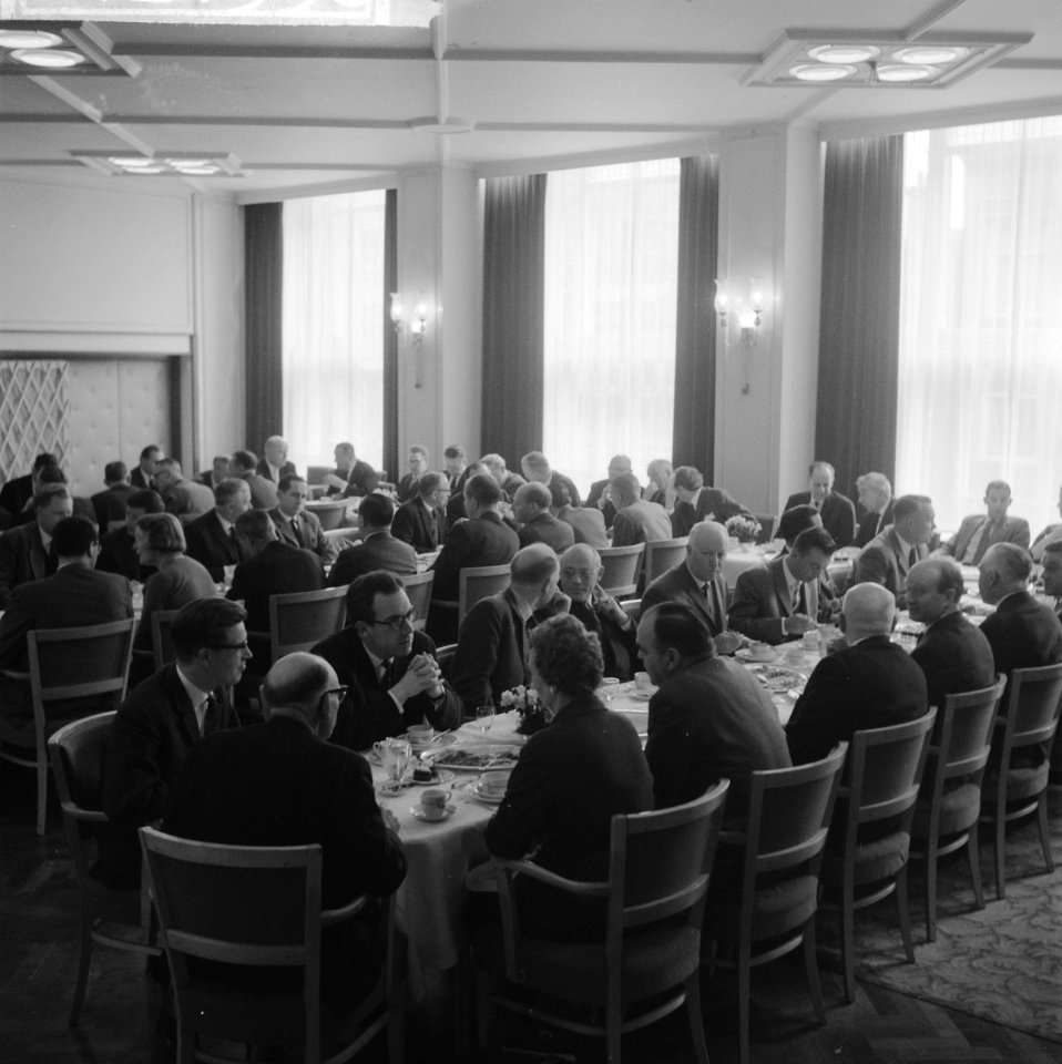 Opdracht Revue der Reclame, public lunch, Bestanddeelnr 912-1336