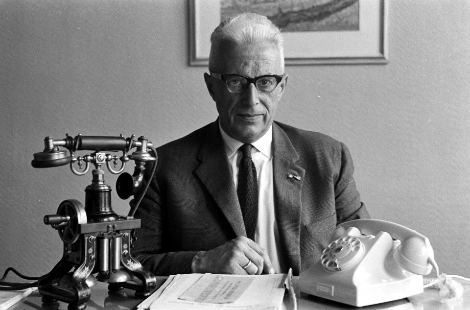 Opdracht portret J van der Have voor Trouw, Bestanddeelnr 913-7889