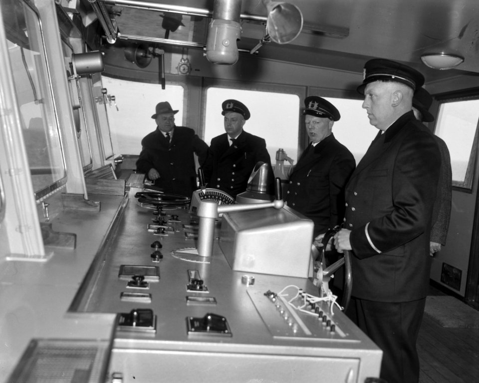 Opdracht Zaanlandse Scheepsbouw Mij de Marsdiep tijdens proefvaart, het stuurhui, Bestanddeelnr 916-1934