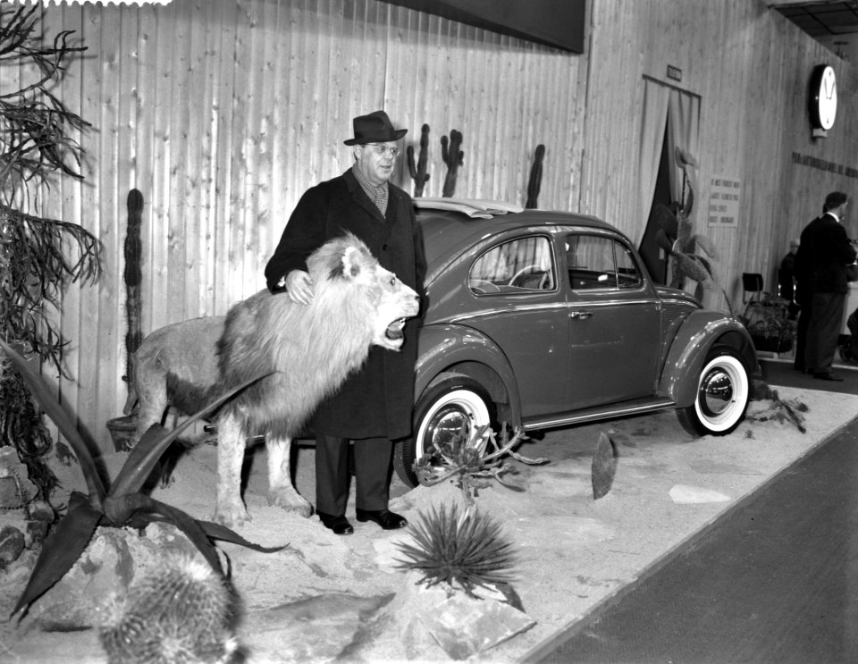 Opdrachten fa Pon te Amersfoort, fotos op de VW-stand op de RAI, Bestanddeelnr 911-0435