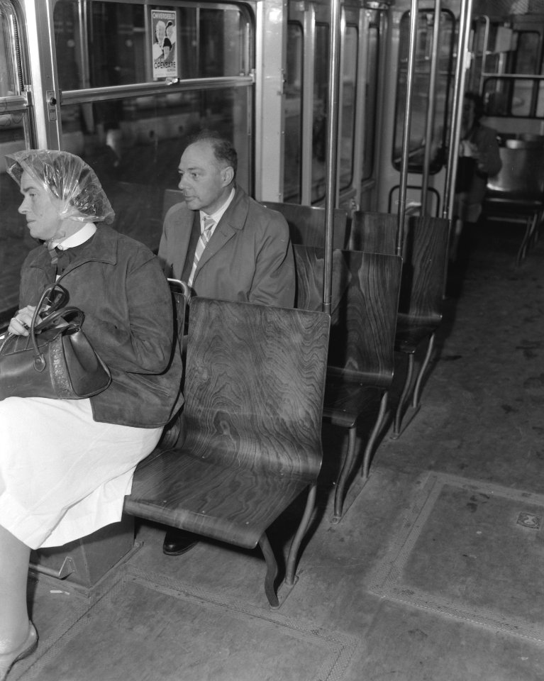 Opdrachten Fa Nap te Amsterdam, stoeltjes in Rotterdamse tram, Bestanddeelnr 909-9062