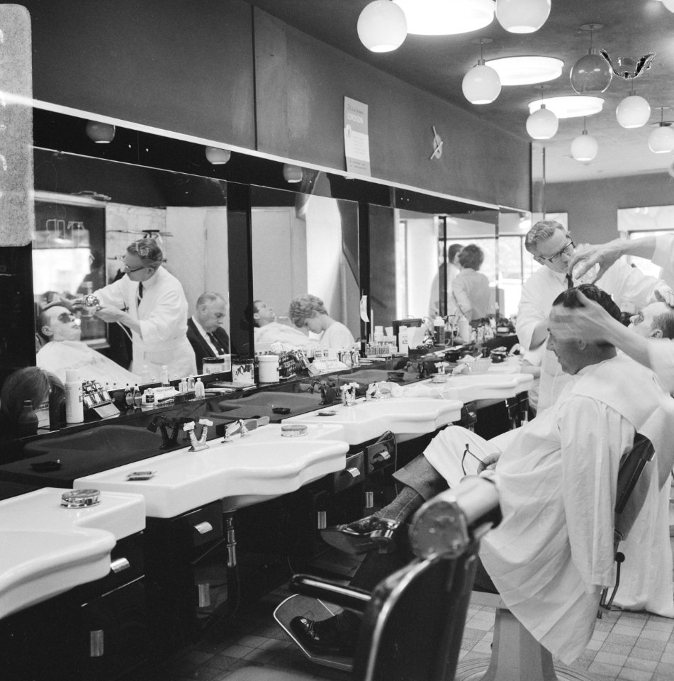 Opdracht Parool, kapsalon Meeuwsen , Rokin, Bestanddeelnr 919-4929