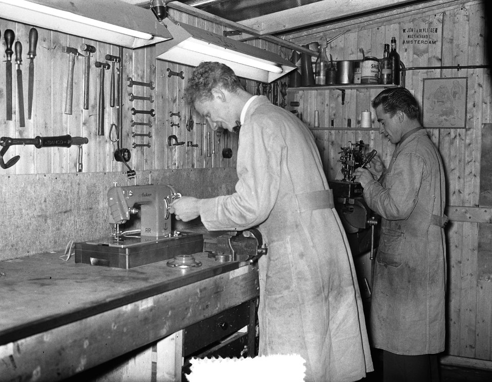 Opdrachten fa. De Jong en De Vlieger Amsterdam, Bilderdijkstraat 40, Bestanddeelnr 906-9529