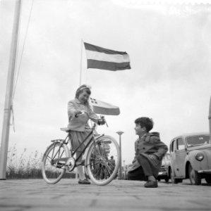 Opdrachten Burco meisje met fiets, Bestanddeelnr 912-0518
