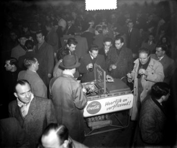 Opdrachten Coca Cola Boksen. Harry Bos tegen Anglee, Bestanddeelnr 905-4484