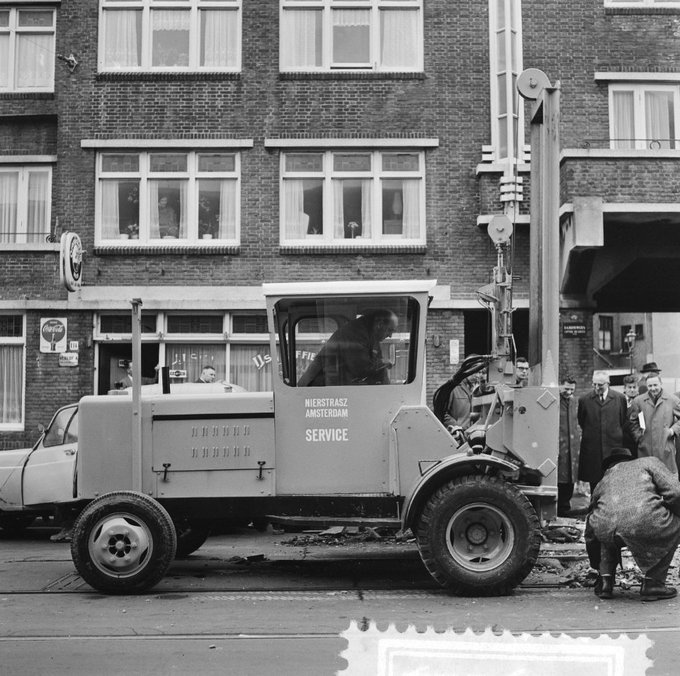 Opdracht Nierstratz, betonsplijtmachine in Den Haag, Bestanddeelnr 918-9222