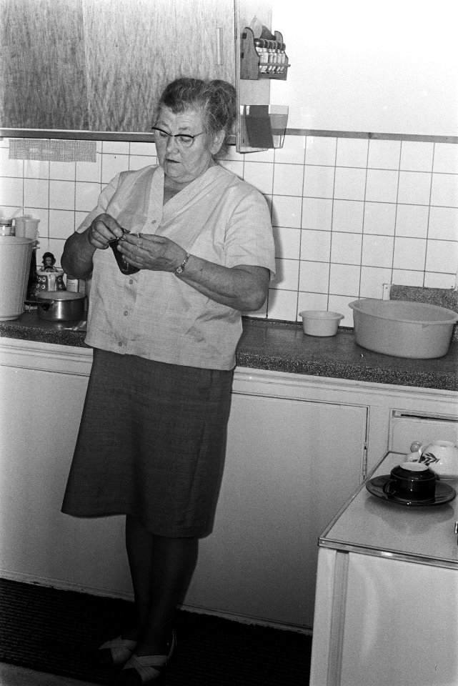 Opdracht Parool, mevrouw Ruling (wordt uit huis gezet) Amsterdam, Bestanddeelnr 924-8549