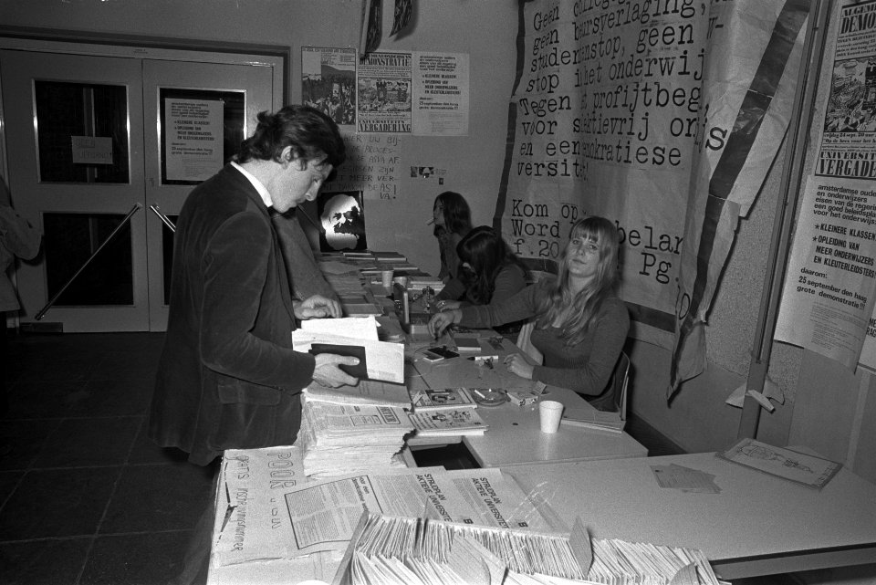 Opdracht Margriet, inschrijven studenten Universiteit Amsterdam, Bestanddeelnr 924-9516