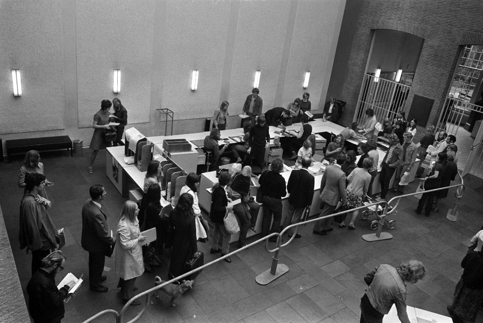 Opdracht Margriet, inschrijven studenten Universiteit Amsterdam, Bestanddeelnr 924-9514