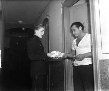 Opdracht Mikkenie. Tarzan krijgt post, Bestanddeelnr 903-0842
